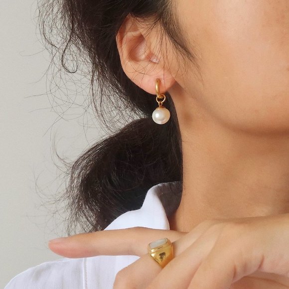 NEW 18K Gold Plated Round Pearl Drop Huggie Round Hoop Earrings - Picture 2 of 9